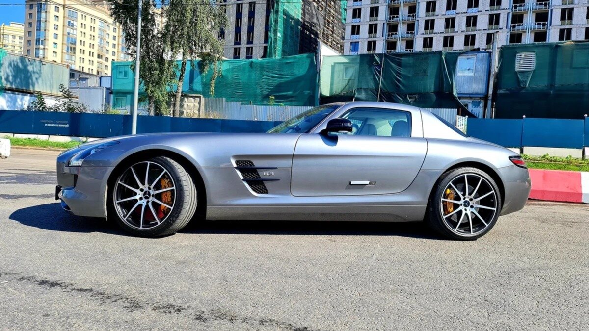 В России продают очень дорогой Mercedes-Benz SLS AMG GT: ему 8 лет, но он почти не ездил