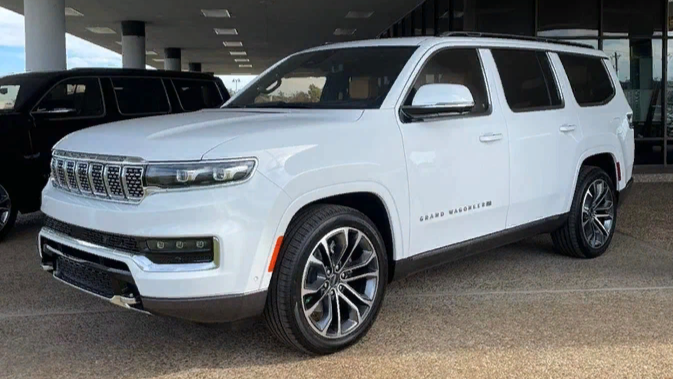 Самый роскошный Jeep продают на Авто.ру. Он стоит в два раза дороже, чем в США
