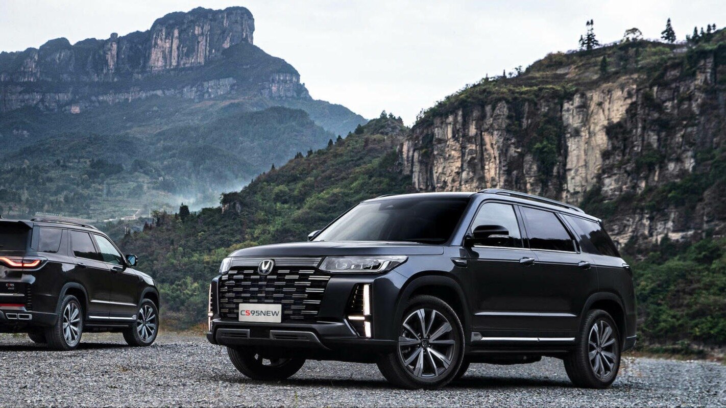 Кроссовер Changan CS95 получил в России подогрев кресел и новые комплектации