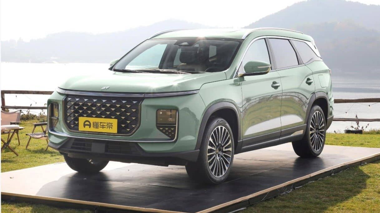 У кроссовера Jetour X90 Plus появился гибридный аналог с зарядкой от сети