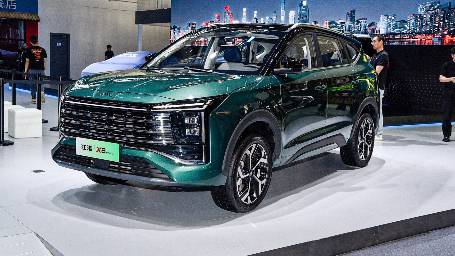 Кроссовер JAC, который станет «Москвичом», получил гибридную установку