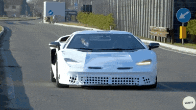 Посмотрите (и послушайте), как ездит первый новый Lamborghini Countach
