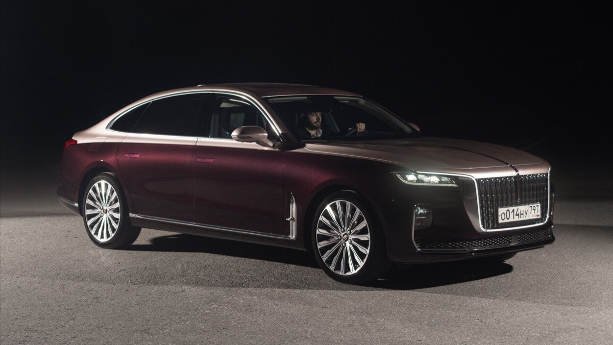 В такси Яндекс Go появились премиальные китайские седаны Hongqi H5 и H9