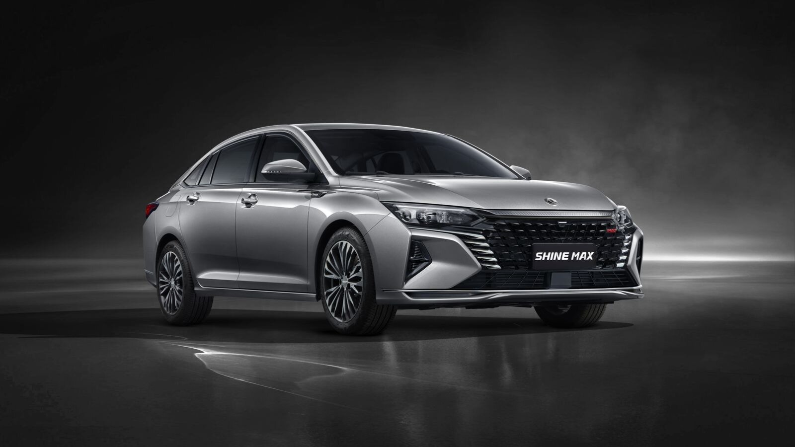 «Моторинвест» представил первую модель Dongfeng для России — это седан размером с Camry