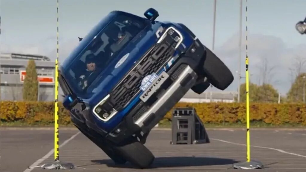 Ford Ranger Raptor попал в Книгу Гиннесса, проехав в 88-сантиметровую щель