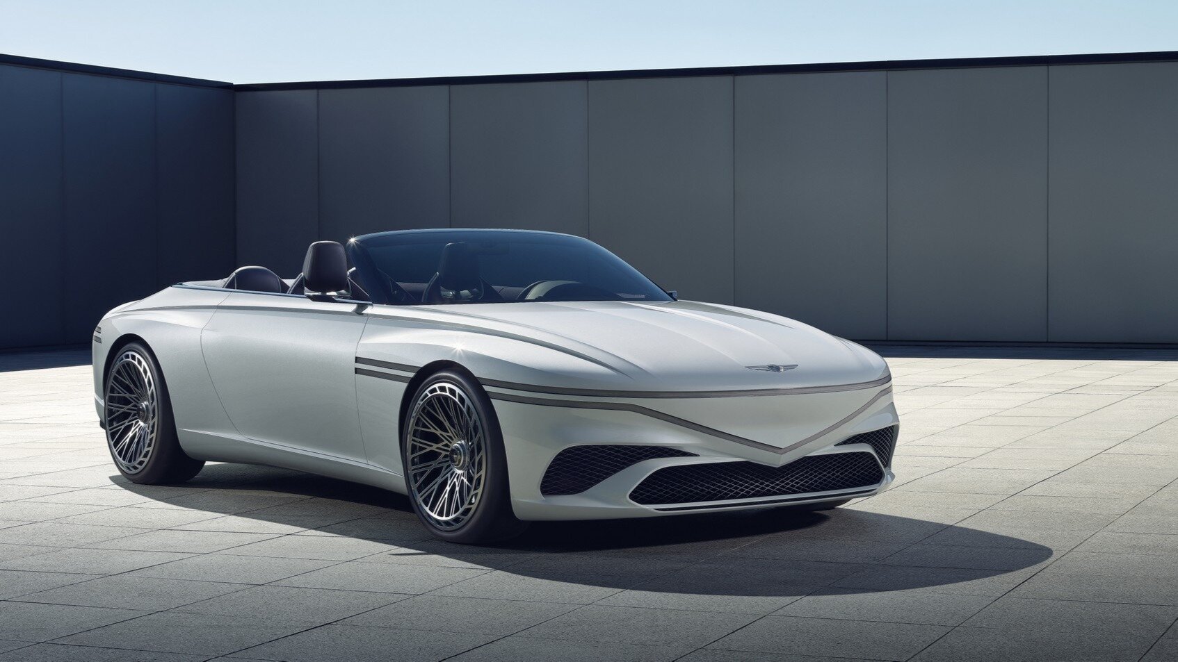Компания Genesis представила роскошный кабриолет X Convertible