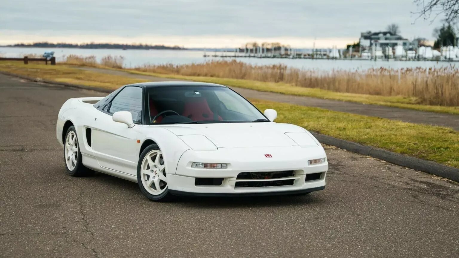28-летний суперкар Honda NSX-R хотят продать за 450 тысяч долларов