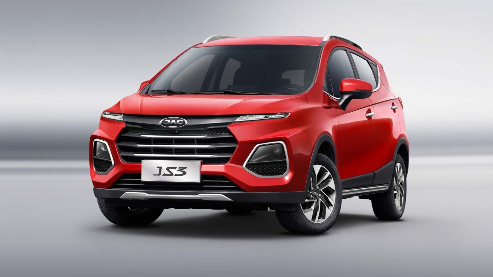 Новый компактный кроссовер JAC для России: раскрыты комплектации