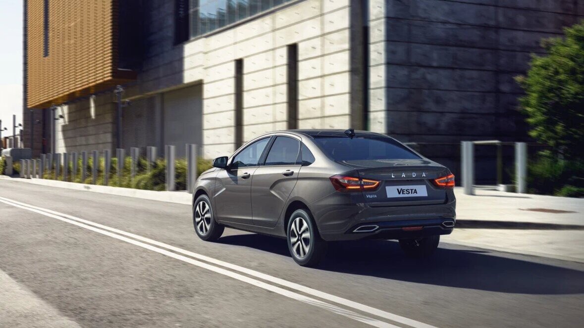 Первые товарные Lada Vesta получат упрощённые комплектации