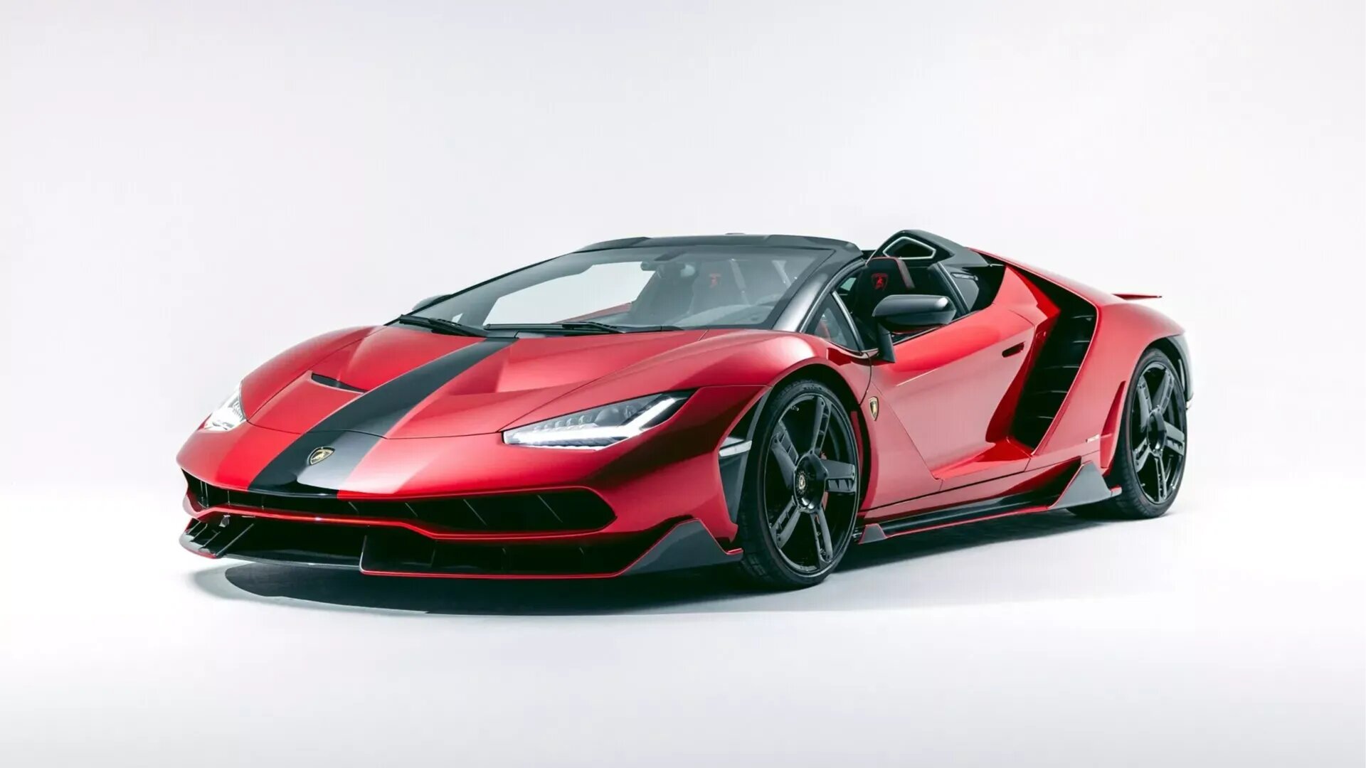 Один из 20 существующих родстеров Lamborghini Centenario выставили на аукцион
