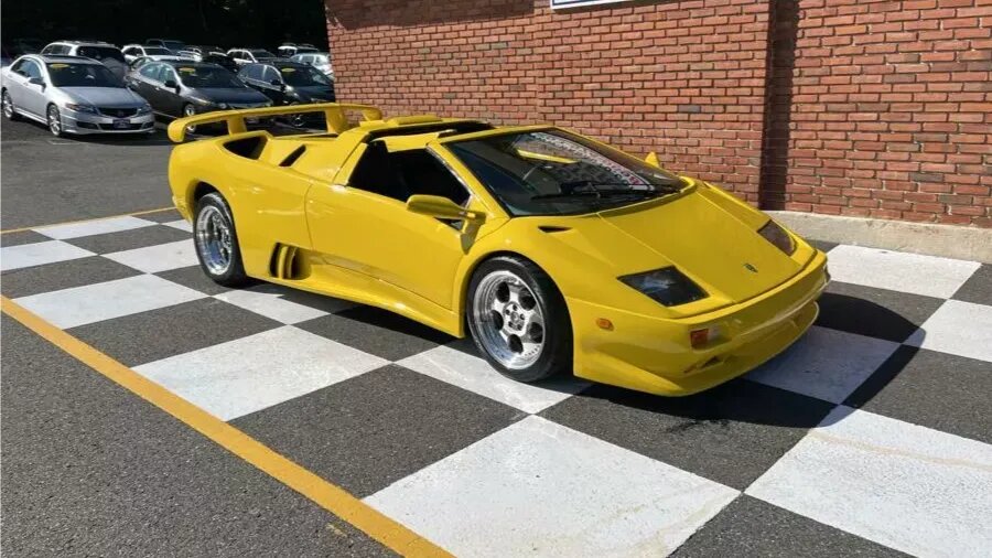 Lamborghini Diablo продали всего за 29 950 долларов, но он не настоящий