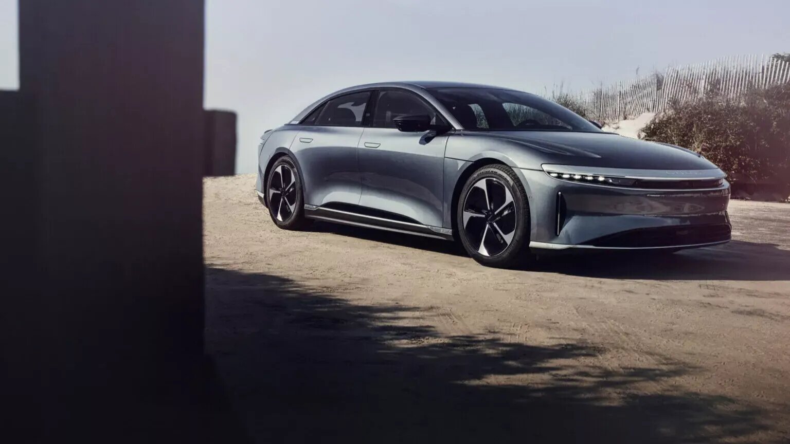 Lucid Air вышел в самой доступной заднеприводной версии