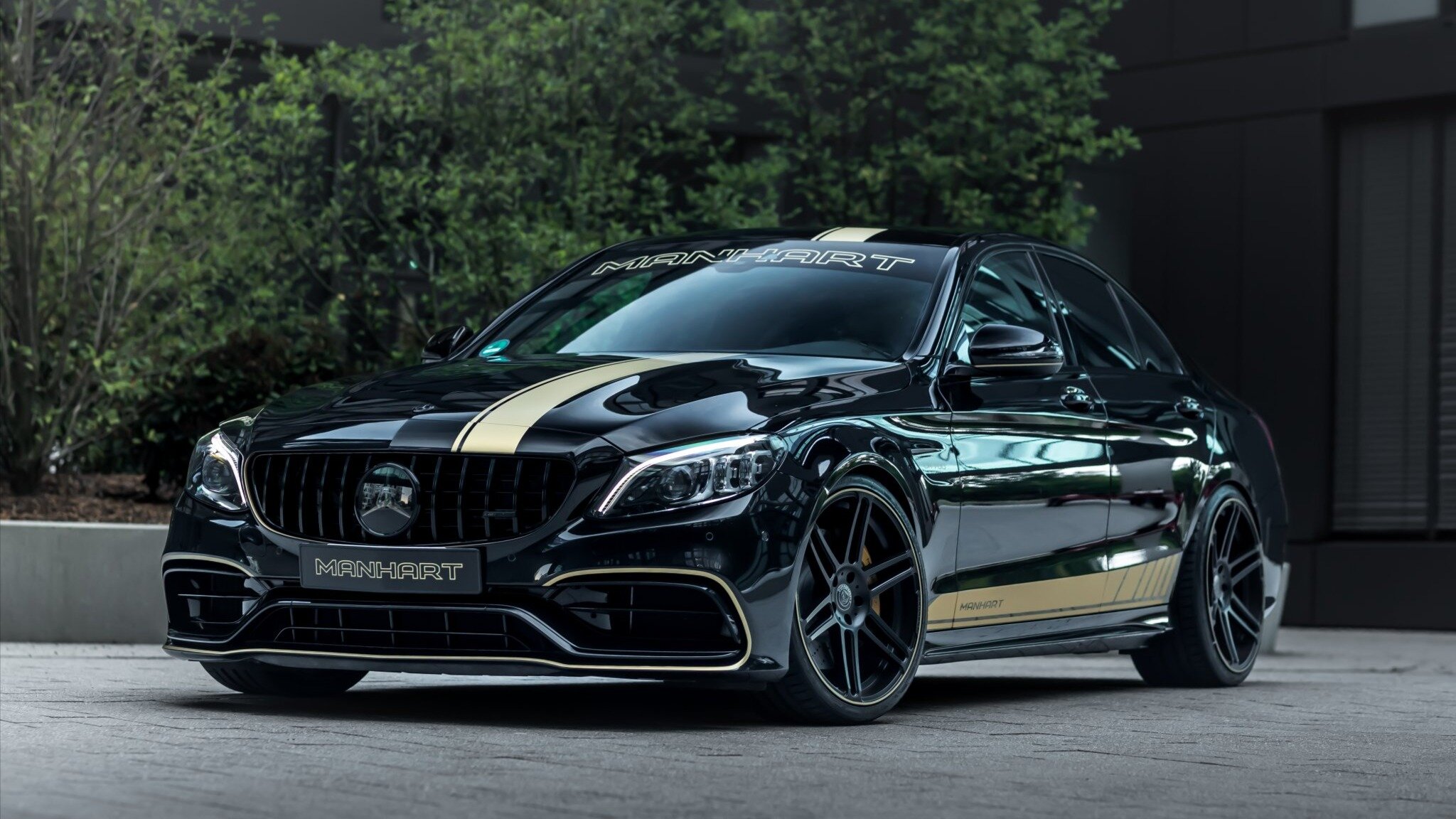 Ателье Manhart попрощалось с мерседесовским V8 особой версией AMG C 63