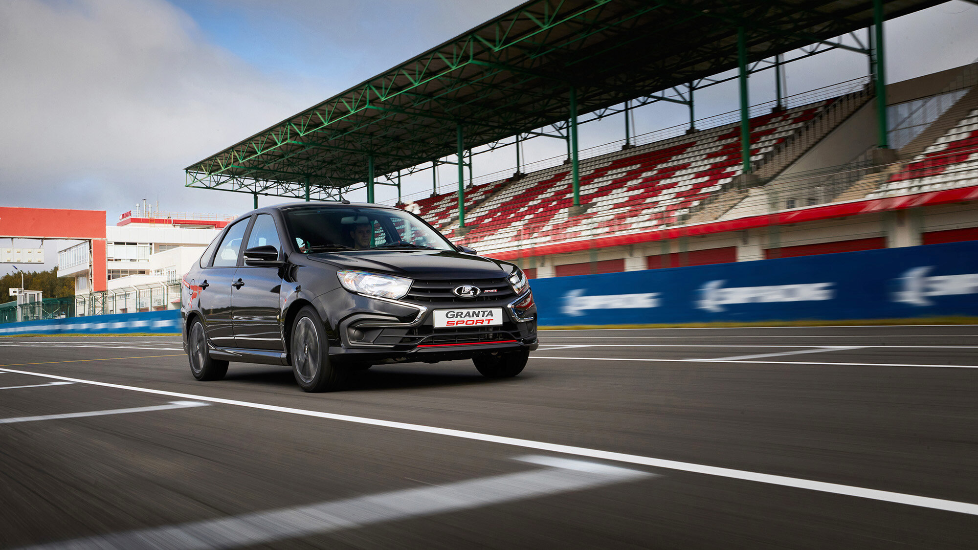 Самая дорогая и быстрая Lada Granta: первый тест «заряженной» версии Sport
