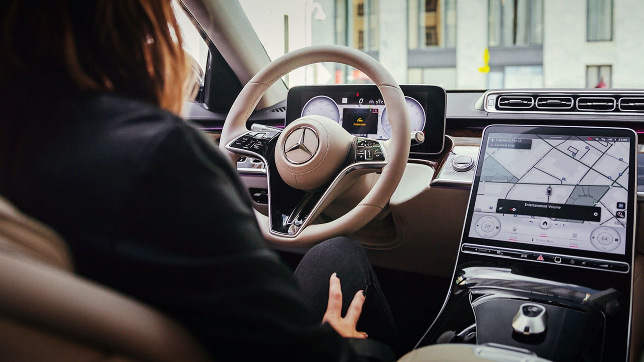 Mercedes-Benz предлагает помощь в поиске угнанного автомобиля за 25 долларов в год
