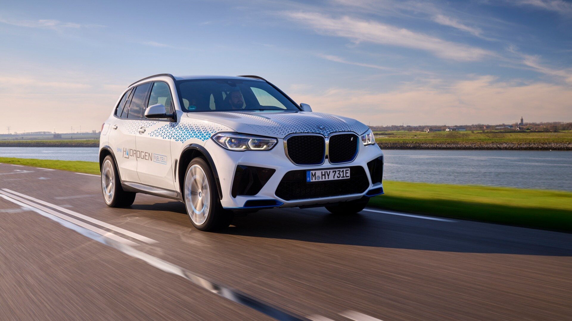 Компания BMW запустила мелкосерийную сборку водородных X5