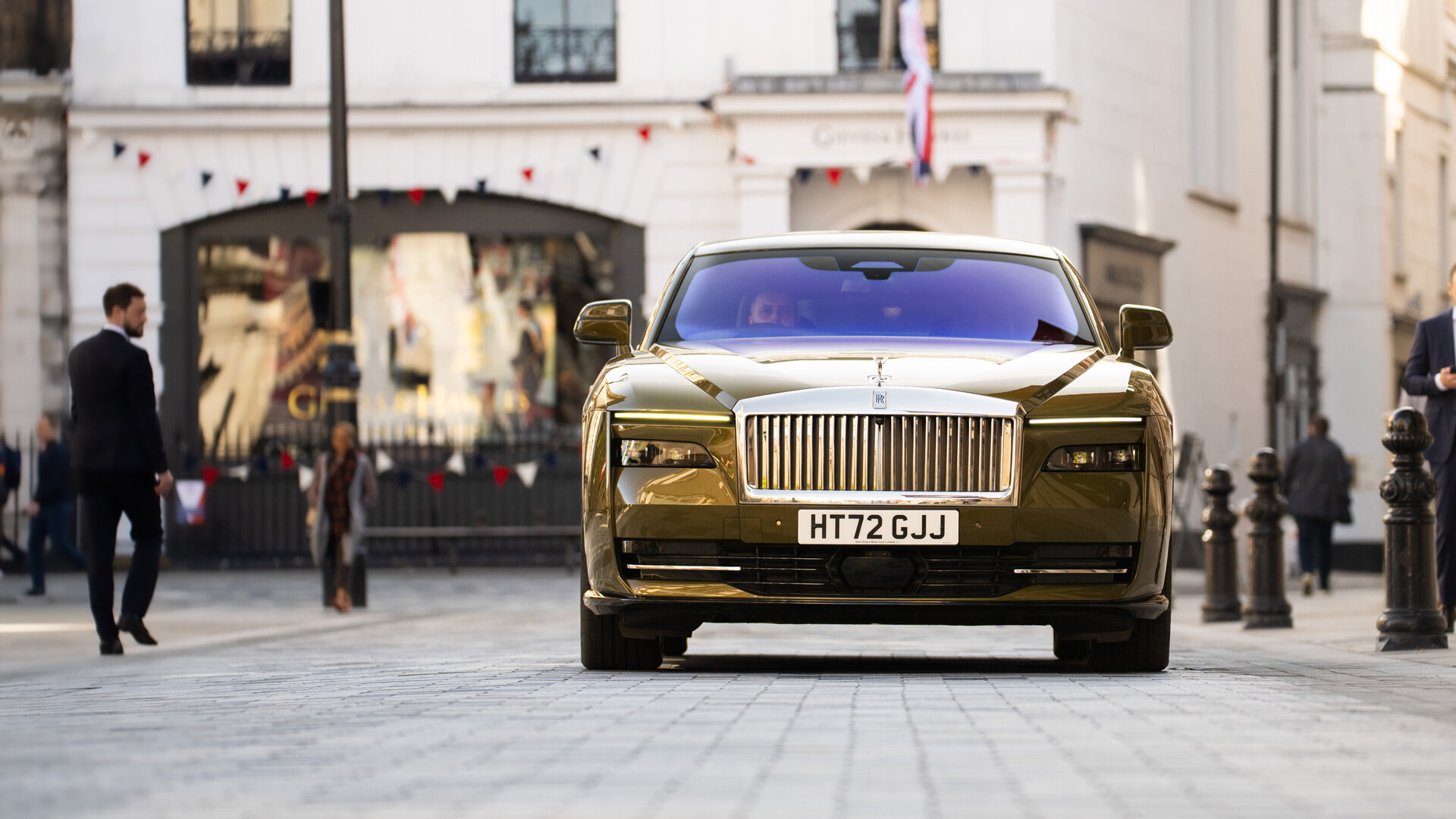 Rolls-Royce потратил на испытания электрического Spectre 400 виртуальных лет