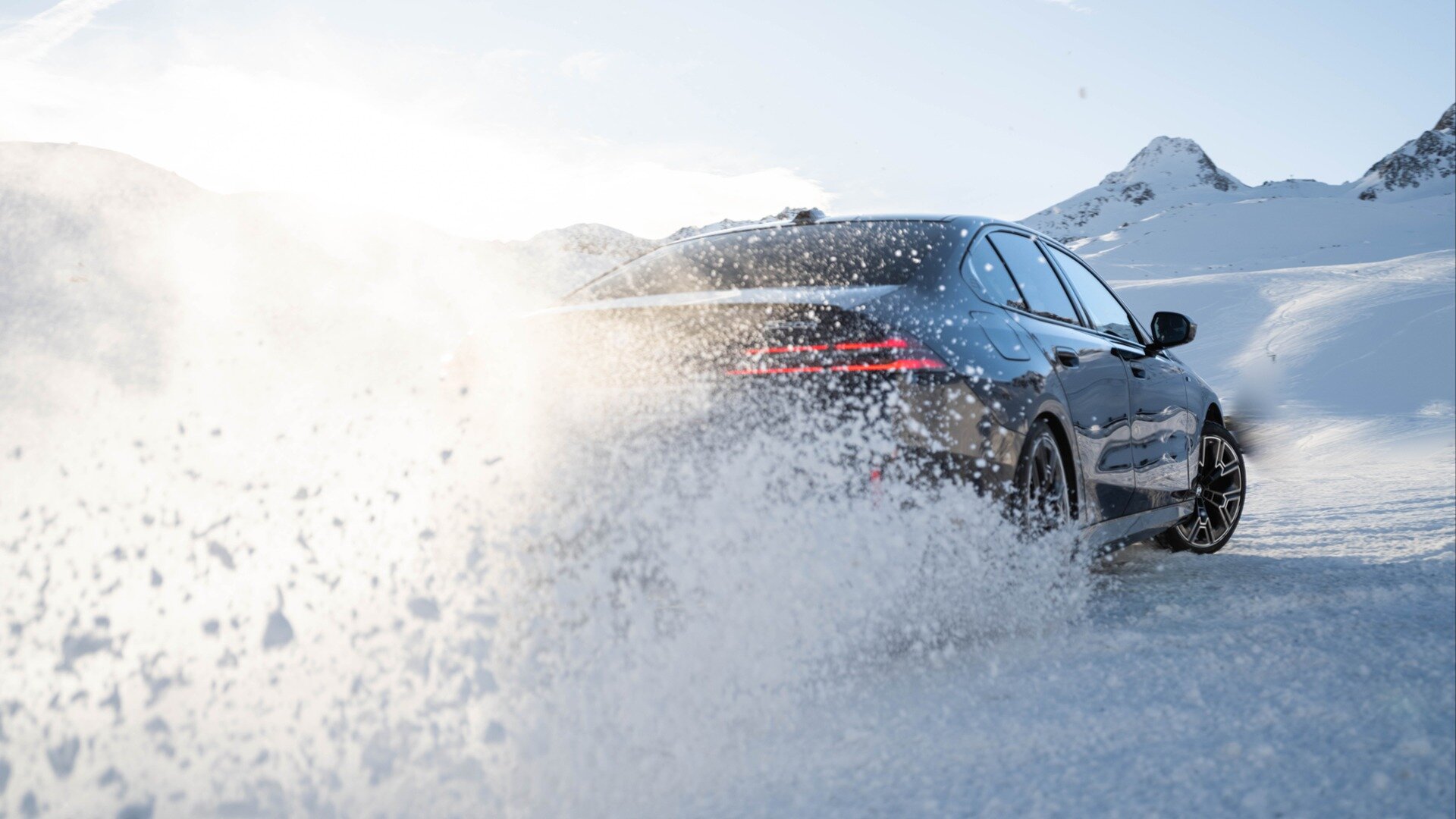 Новое поколение BMW M5 выйдет в 2024 году с гибридным мотором от кроссовера XM