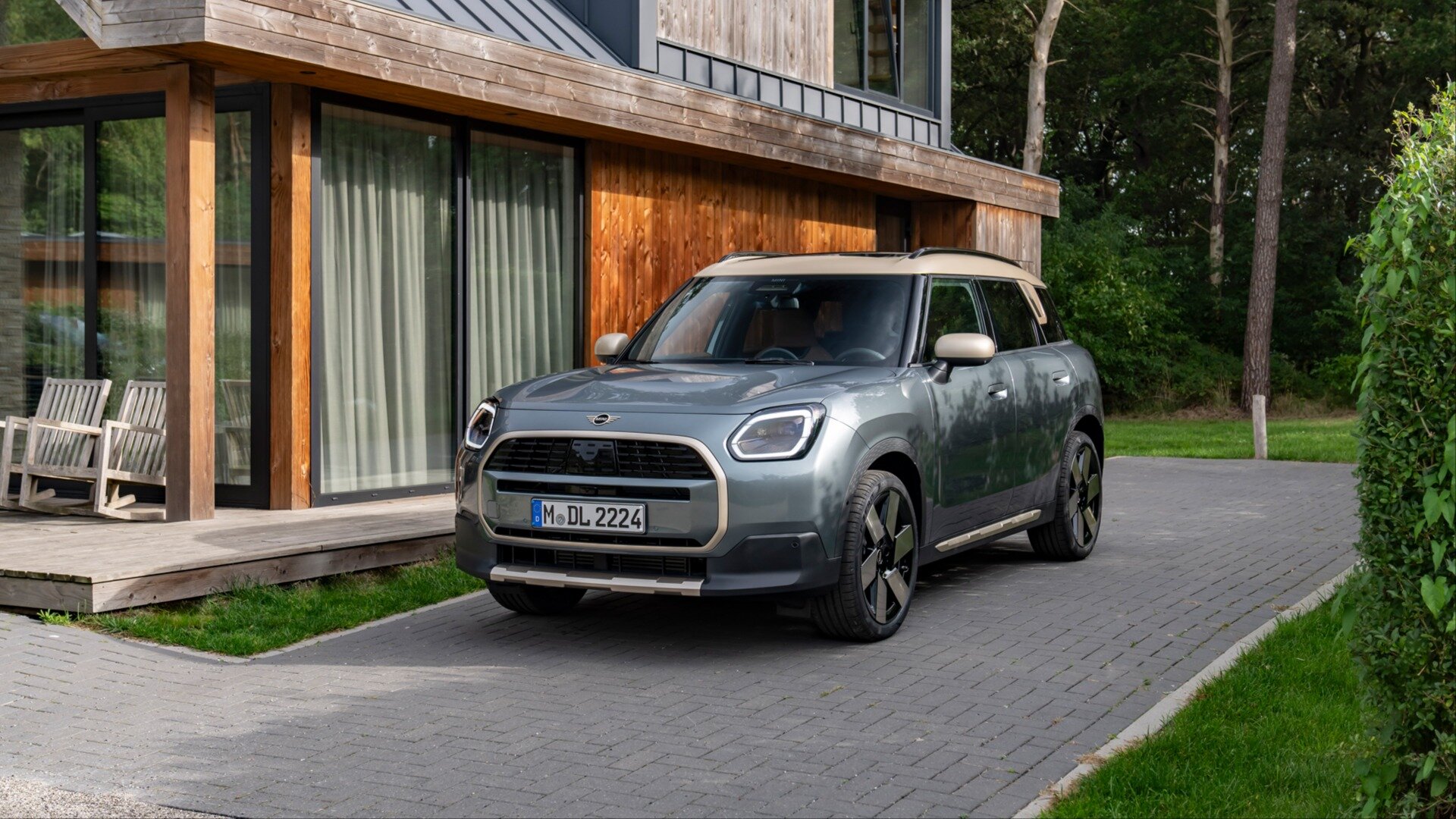 Новый MINI Countryman получил самую доступную версию с ДВС