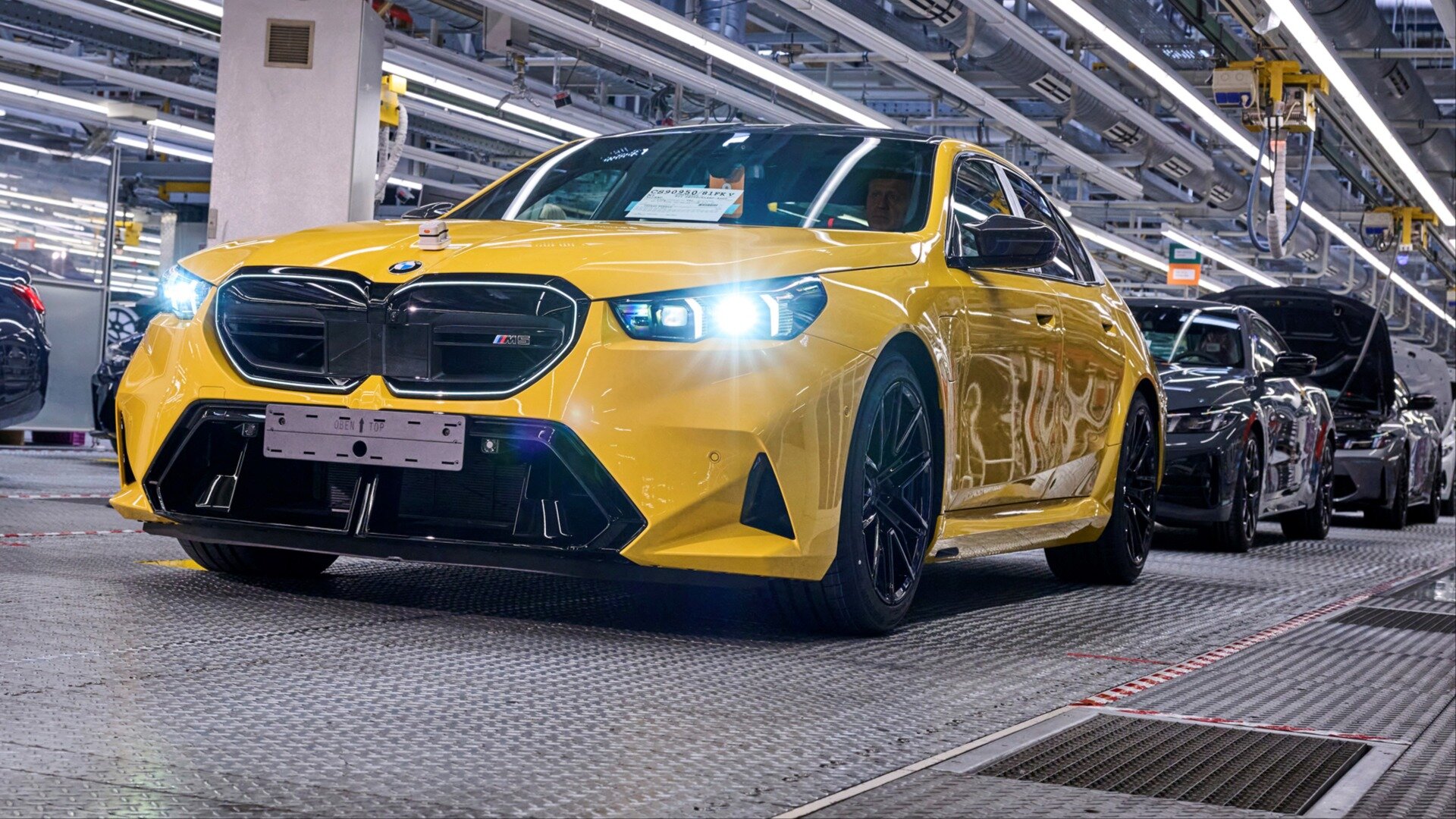 На заводах BMW началось производство двух новинок