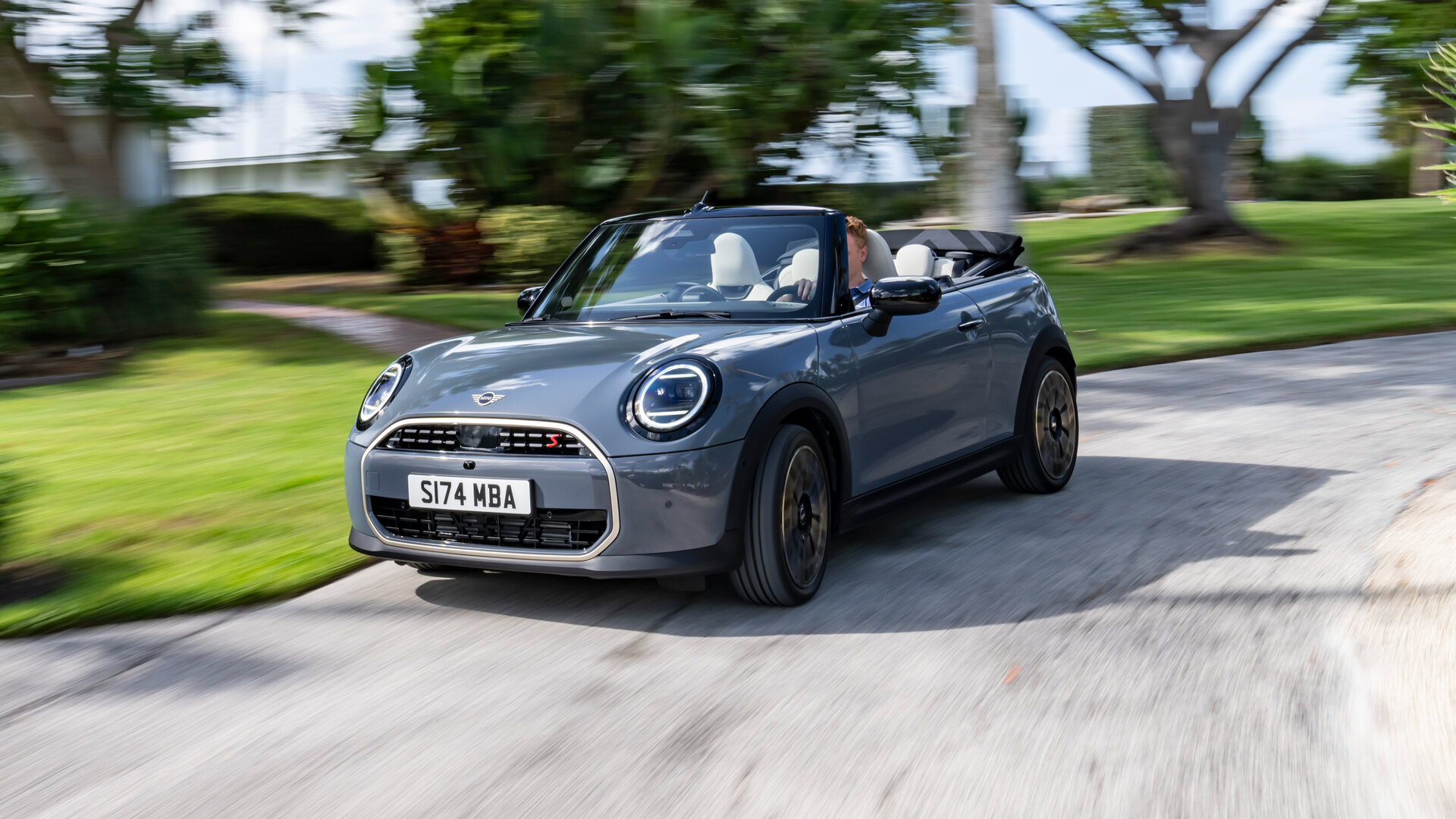 Бензиновый MINI Cooper получил открытую версию