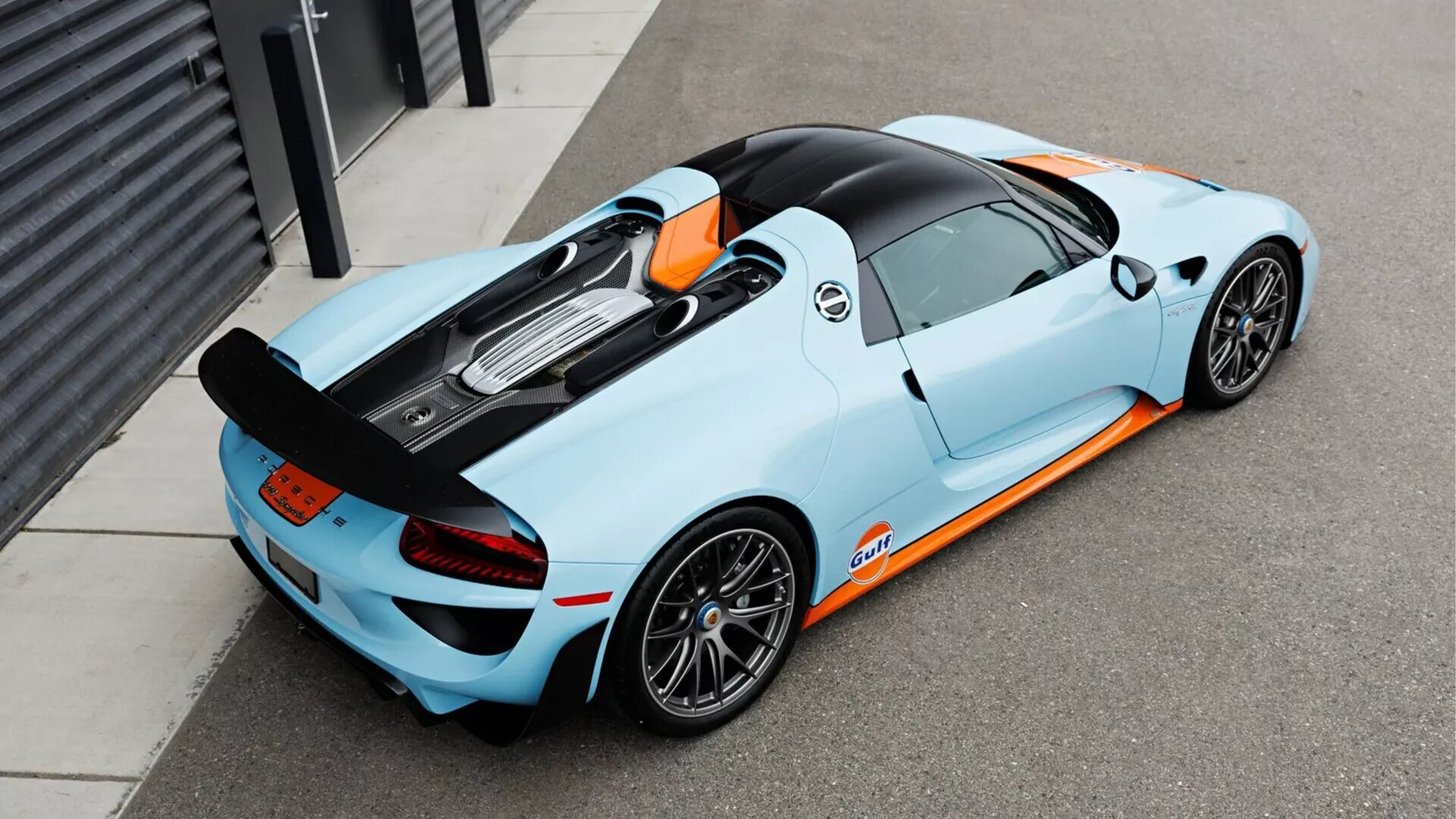 На аукцион выставят редчайший Porsche 918 Spyder: таких в мире всего два