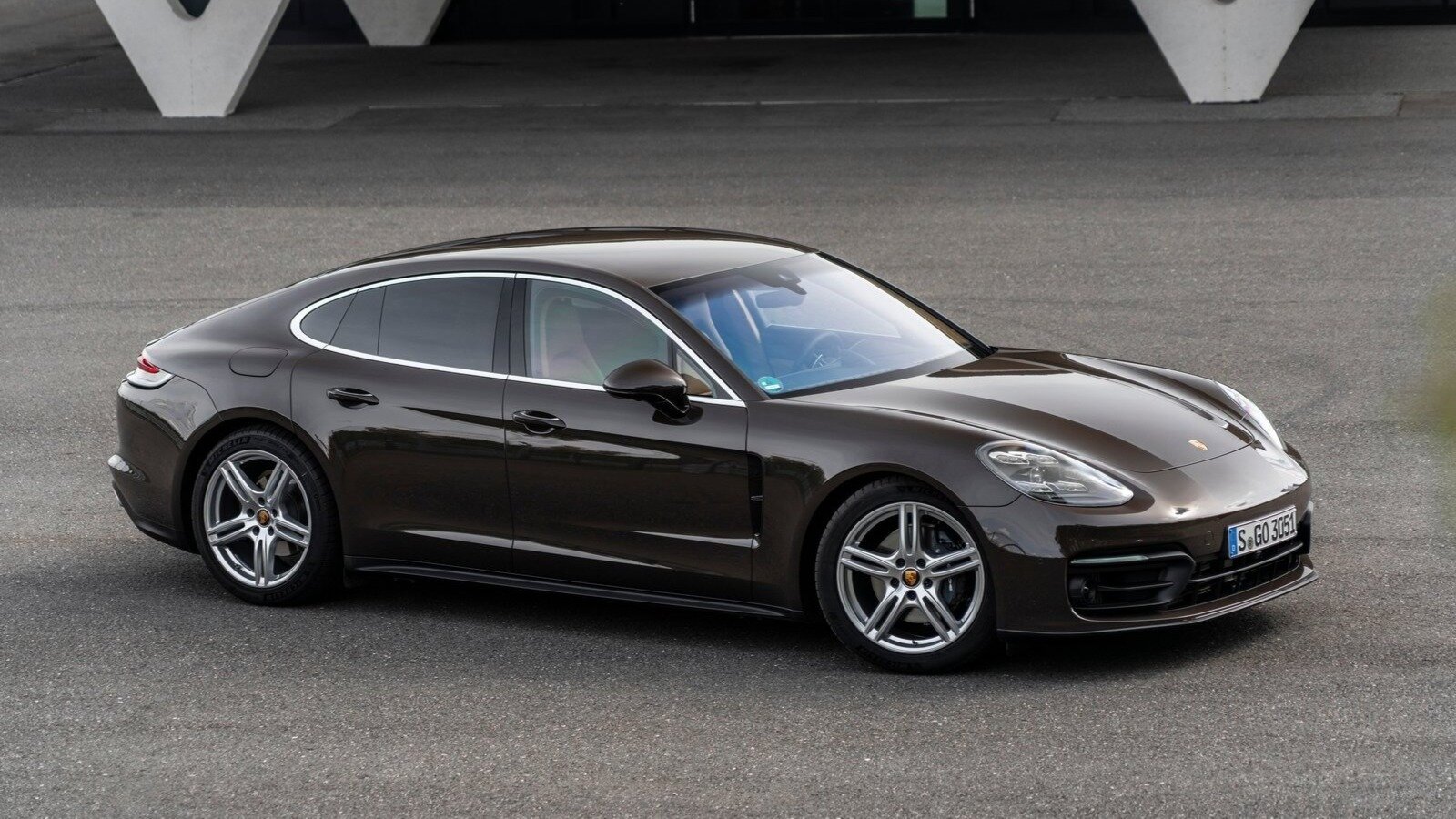 На сайте китайского дилера по ошибке продавали Porsche Panamera по цене Лады. Его успели заказать