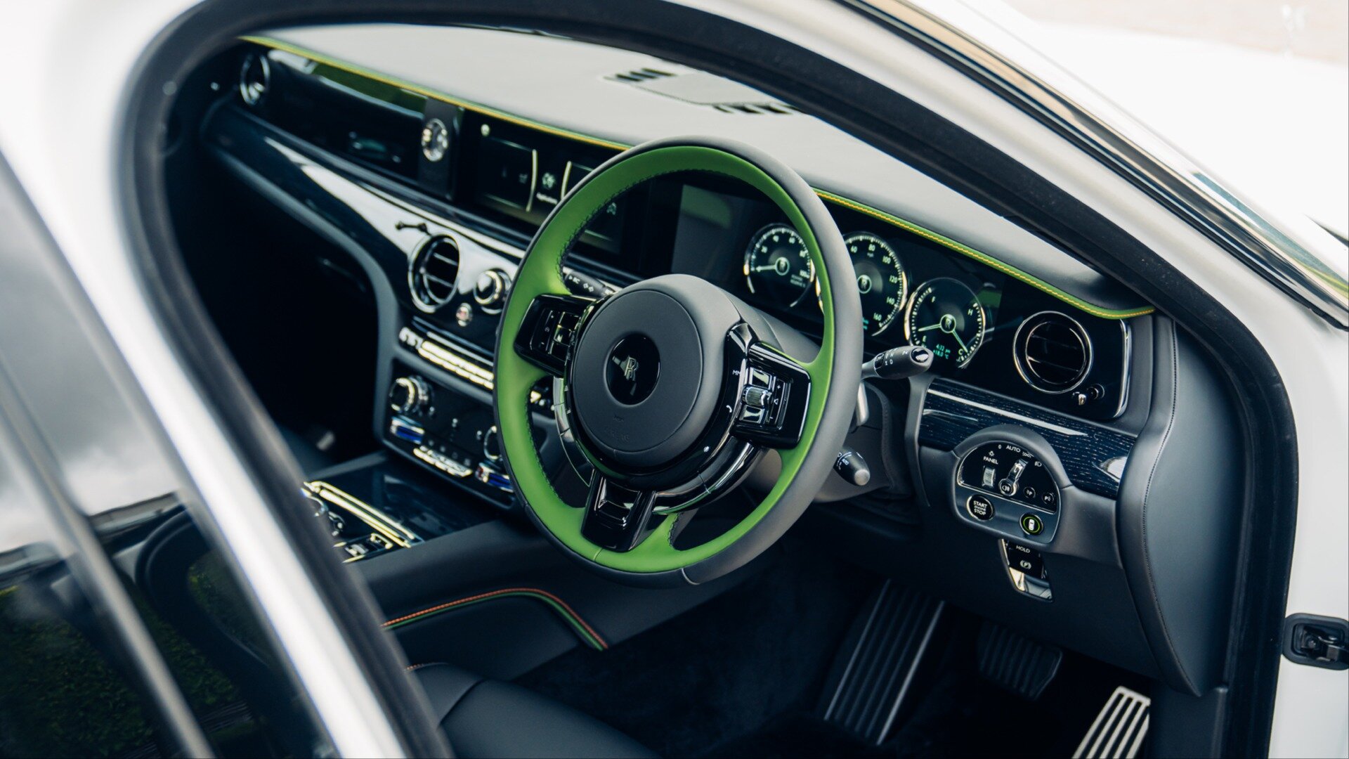 Rolls-Royce починит отзываемые седаны Ghost плёнкой