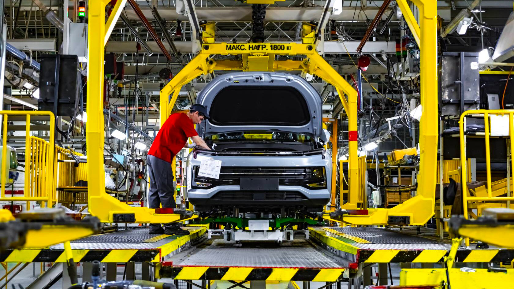 Рассказываем, чем занимались российские автозаводы последние месяцы