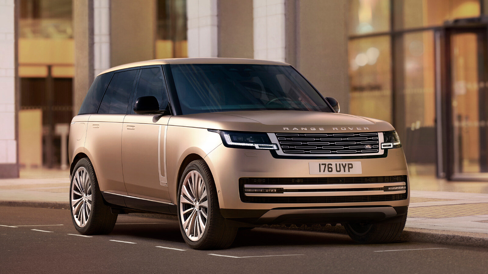 Представлен новый Range Rover: мотор от BMW, пять экранов и полноуправляемое шасси