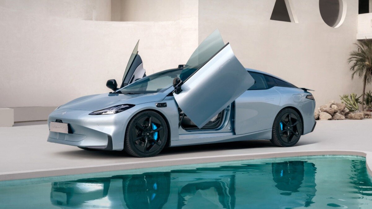 Представлен электроседан GAC Aion Hyper GT с задним приводом и очень обтекаемым кузовом