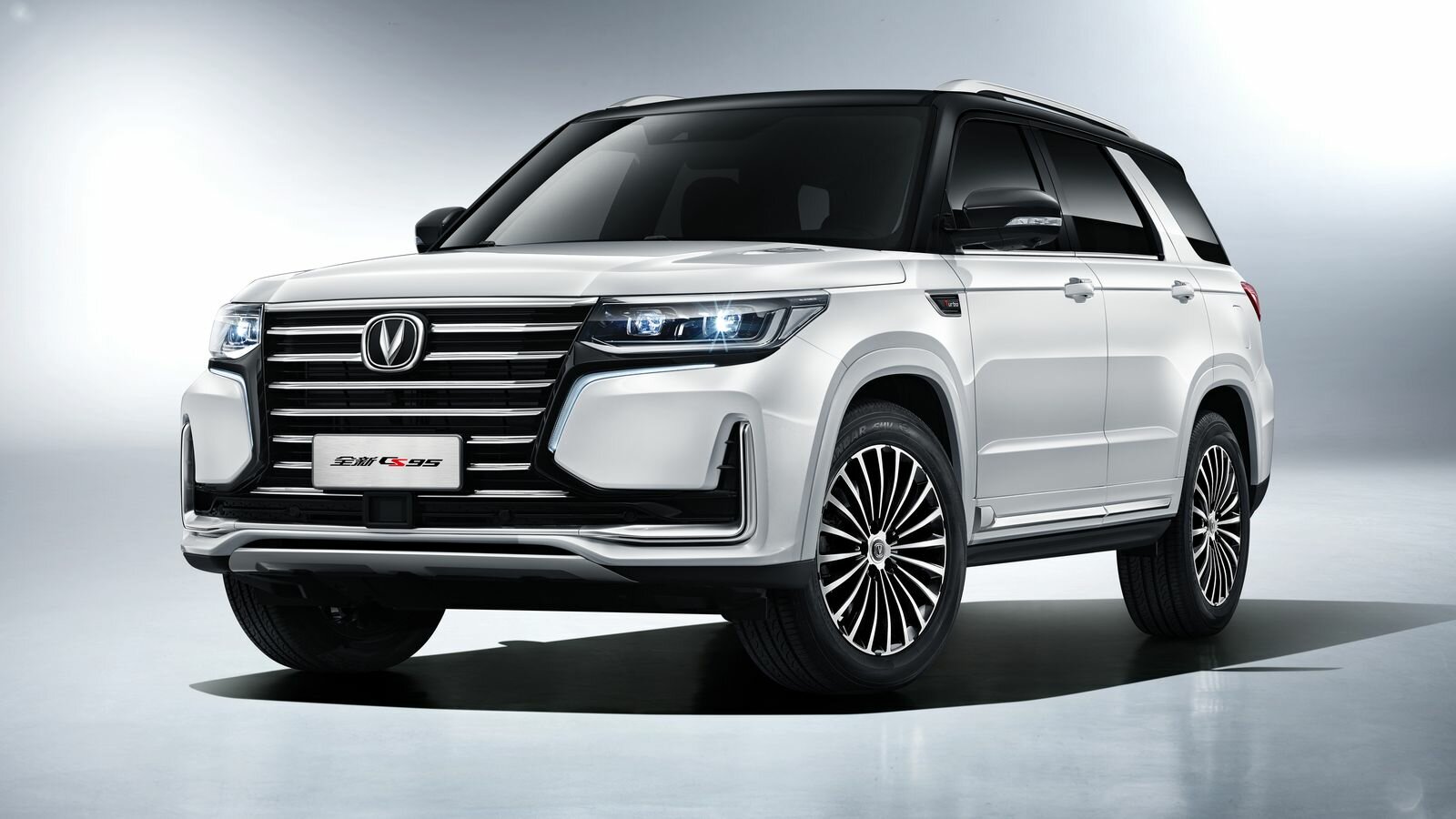 Флагманский кроссовер Changan CS95 официально вышел на российский рынок — он стоит 4 миллиона
