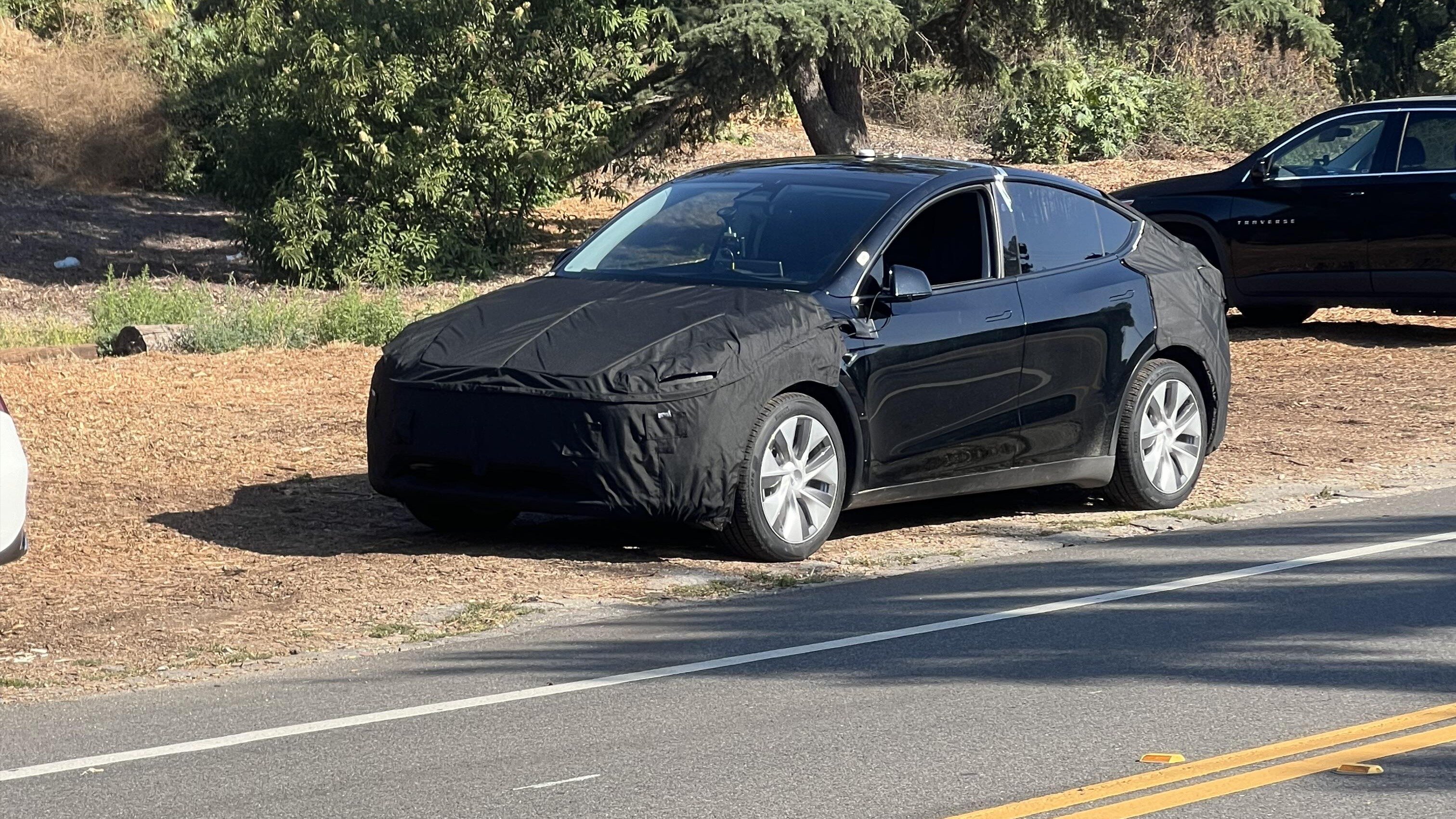 Обновлённую Tesla Model Y заметили на тестах