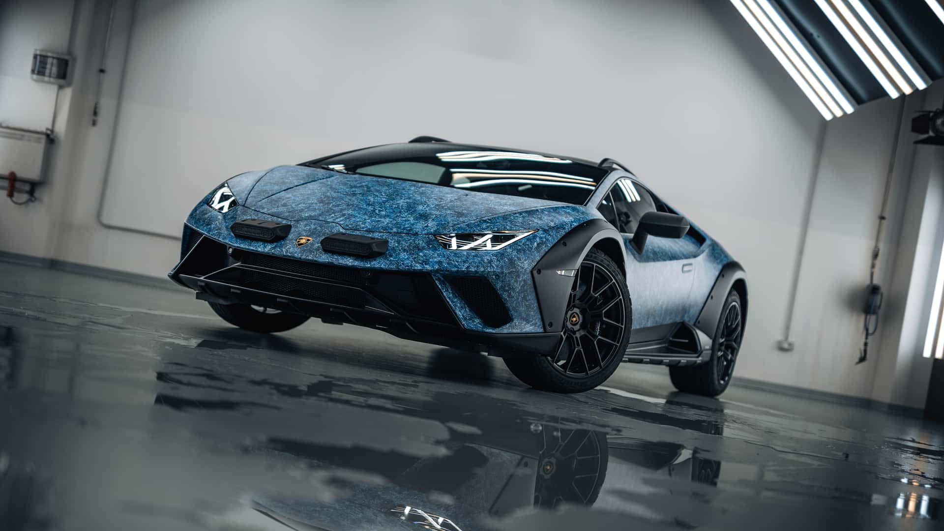 На окраску очень особенного Lamborghini Huracan уходит 370 часов