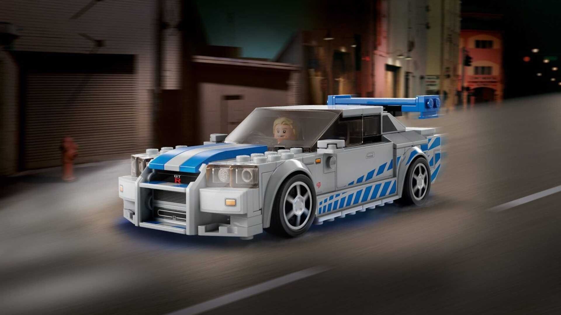 В серии Lego Speed появился Nissan Skyline GT-R R34 с фигуркой Пола Уокера за рулём