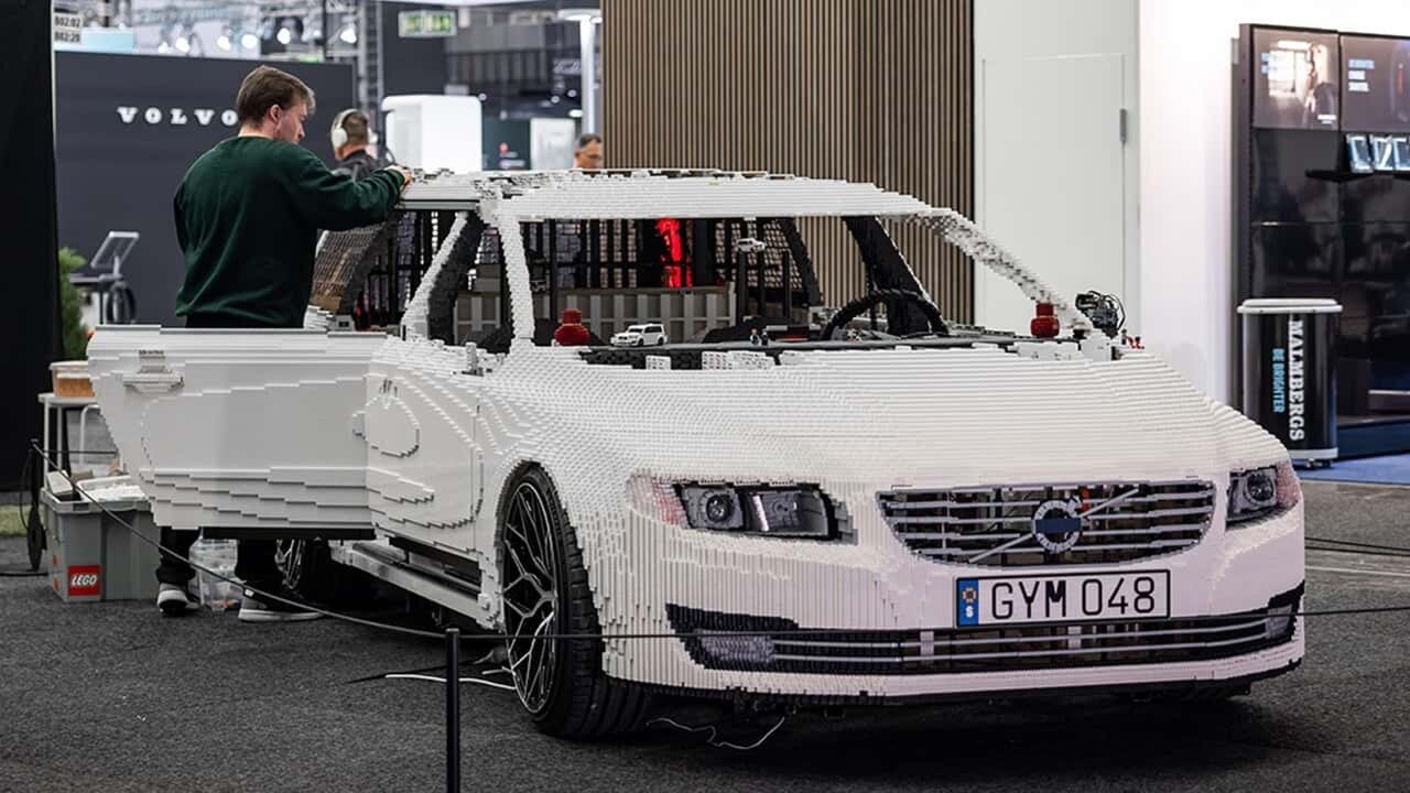 Швед собирает из Lego Volvo V70 в натуральную величину