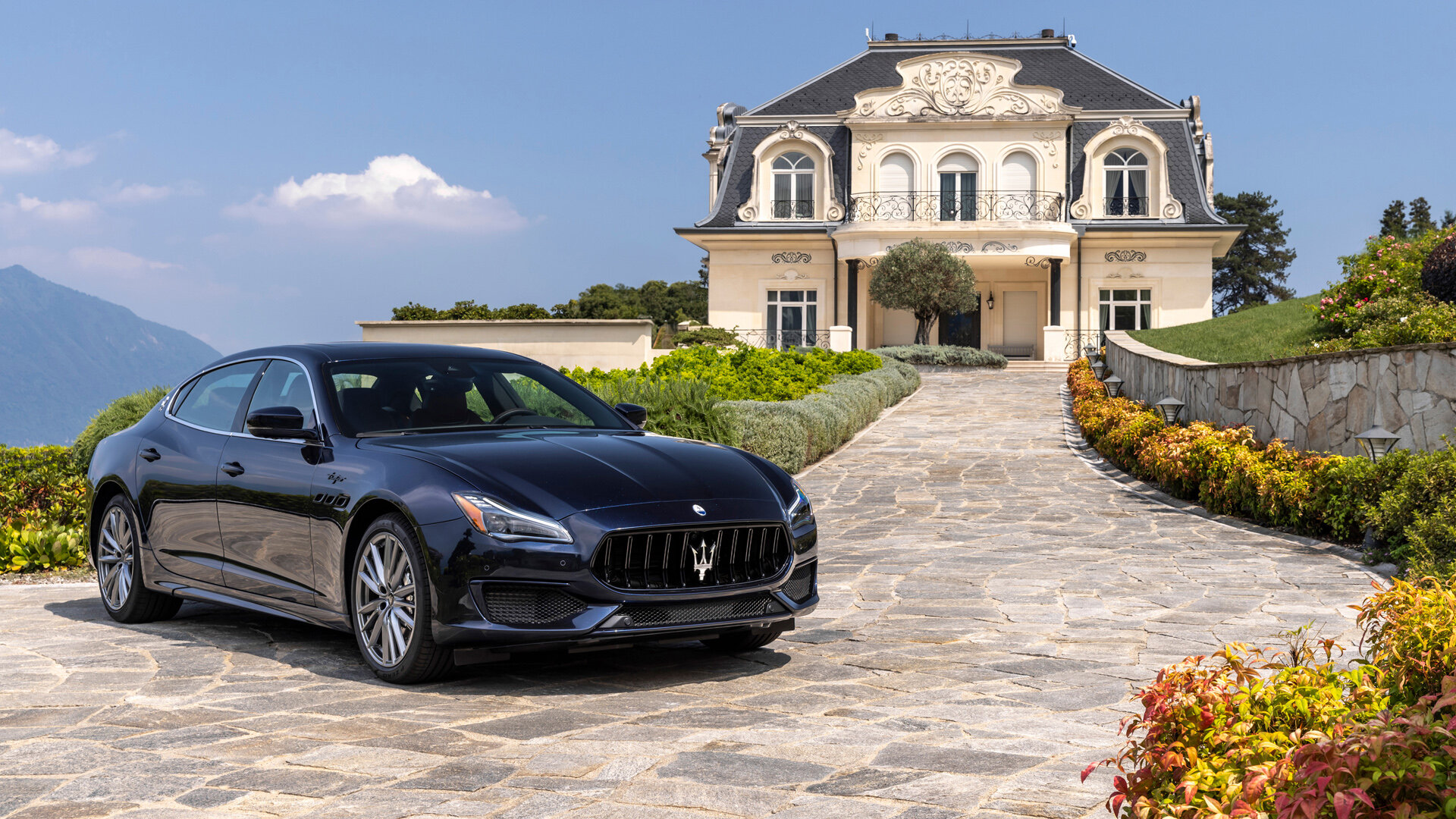 Maserati показала последний Quattroporte с V8