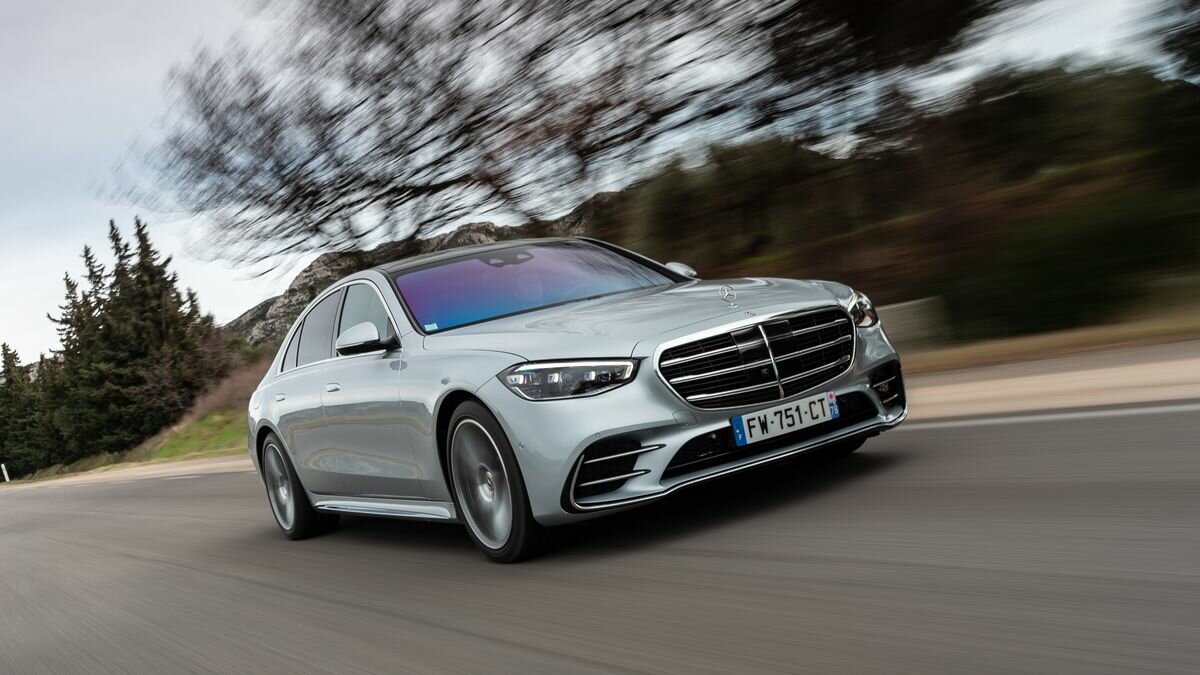 Mercedes-Benz объявил отзыв S-класса в России. У тысячи седанов неисправны подушки безопасности