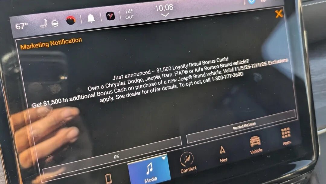 Владелец Jeep пожаловался на появление неотключаемой рекламы на штатном экране