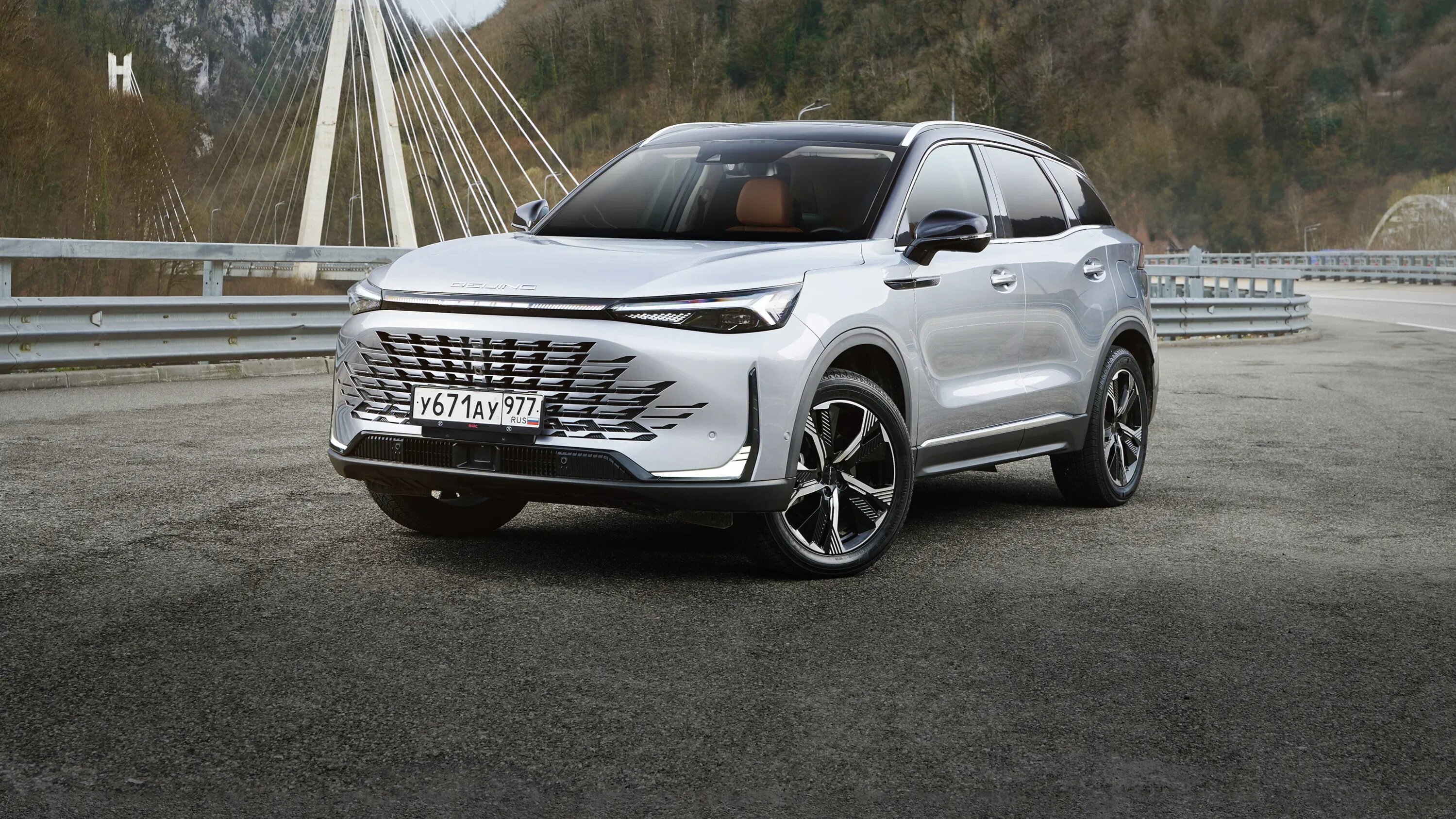 BAIC X75 появится в России с полным приводом и гибридной установкой