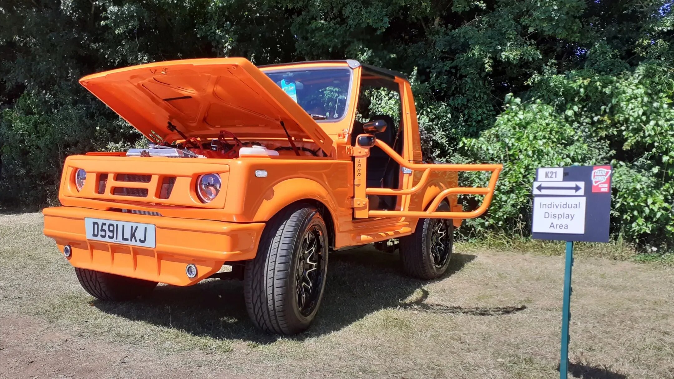 Старый Suzuki Jimny, переделанный в пикап цвета Lamborghini, выставили на продажу
