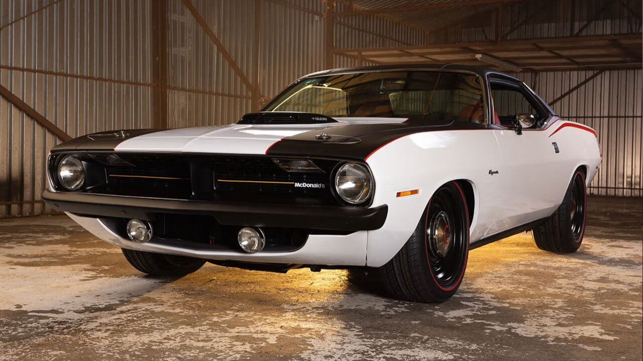 Масл-кар Plymouth Barracuda превратили в «бургермобиль» сети McDonald’s
