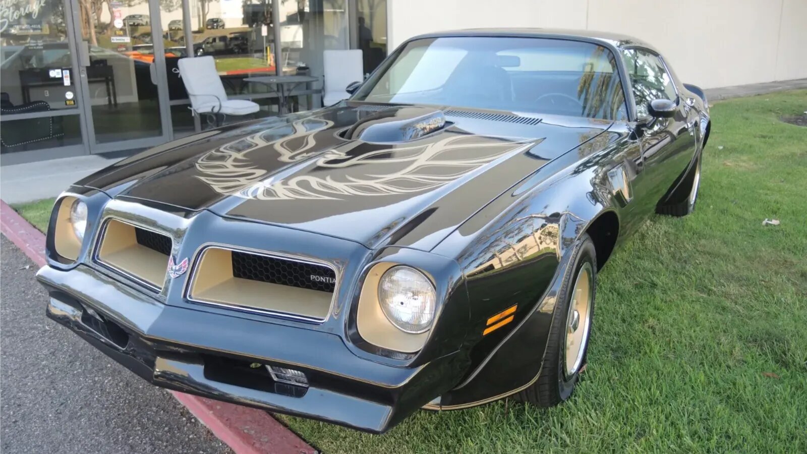 На продажу выставлен 48-летний Pontiac Trans Am с пробегом меньше 5000 километров