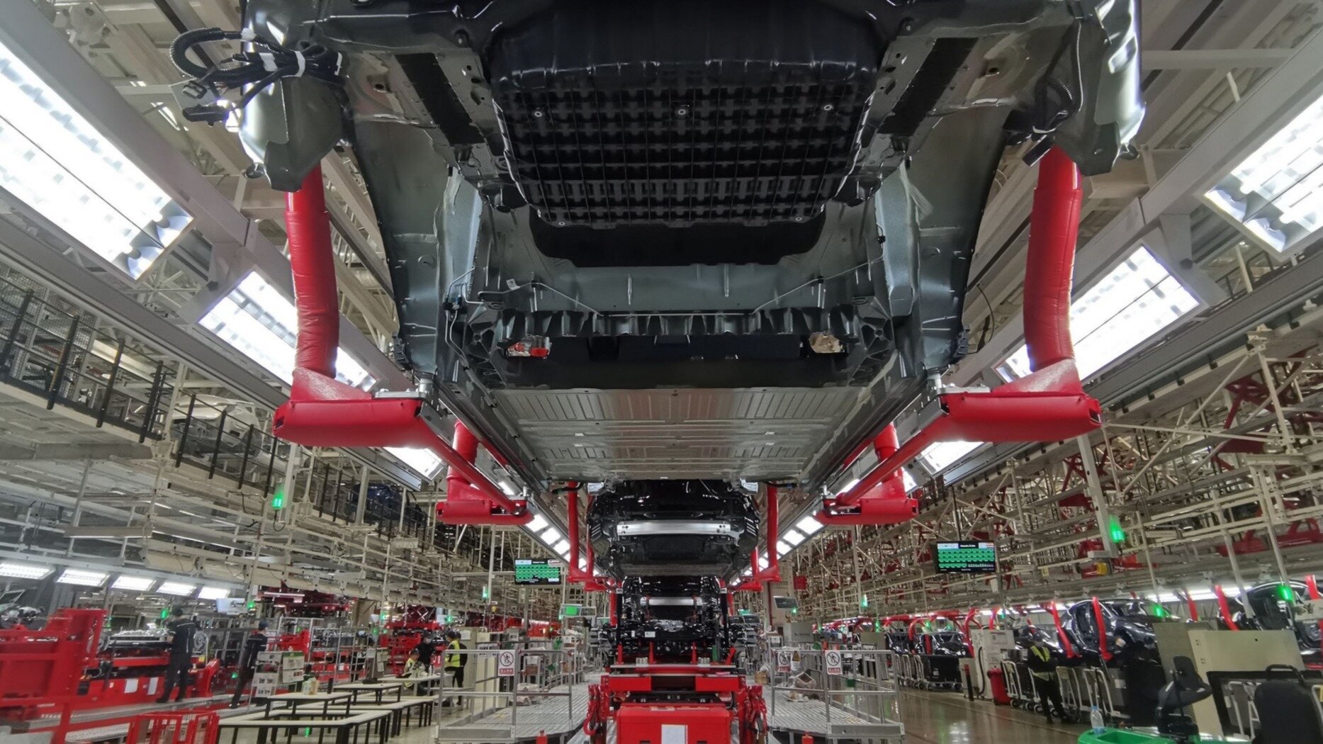 Tesla резко сократит производство электрокаров в Китае