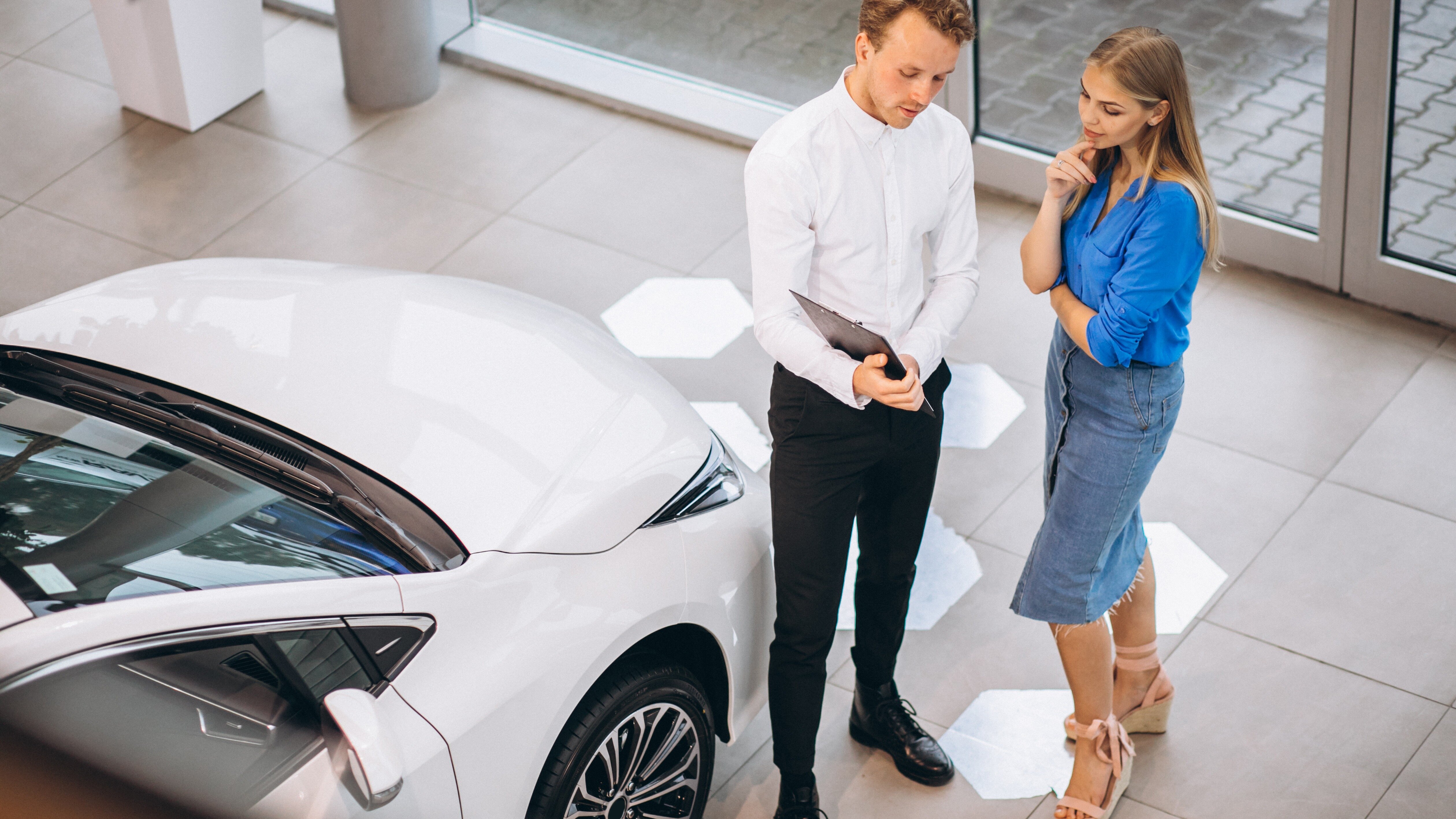 Продажи подержанных автомобилей снизились до минимального значения за год