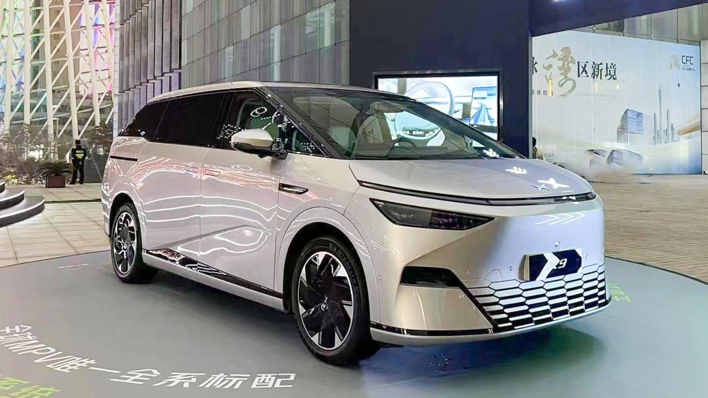 Электрический минивэн Xpeng X9 подешевел к началу продаж