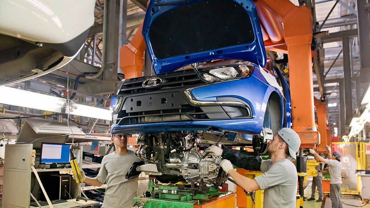 Стало известно, кому достанется АвтоВАЗ и завод Renault после ухода компании из России