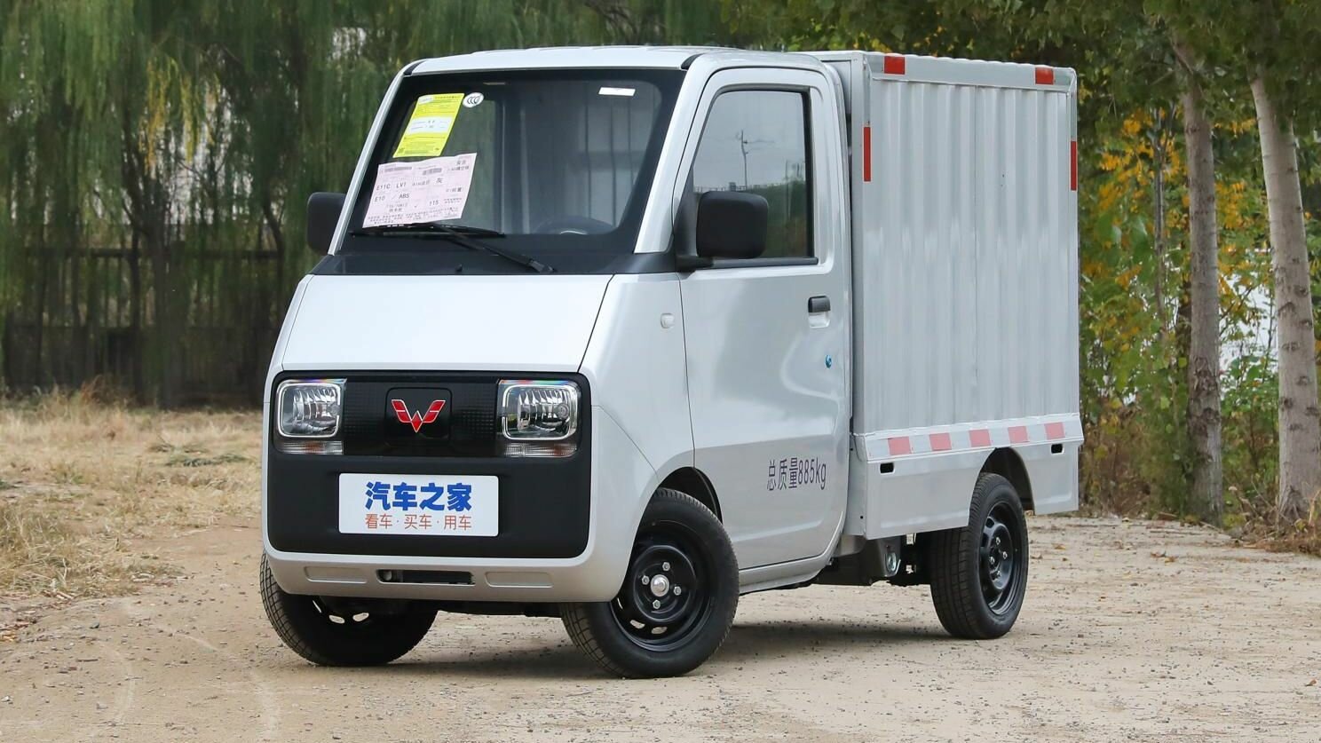 Wuling показал супердешёвый одноместный электрогрузовик размером с «Оку»