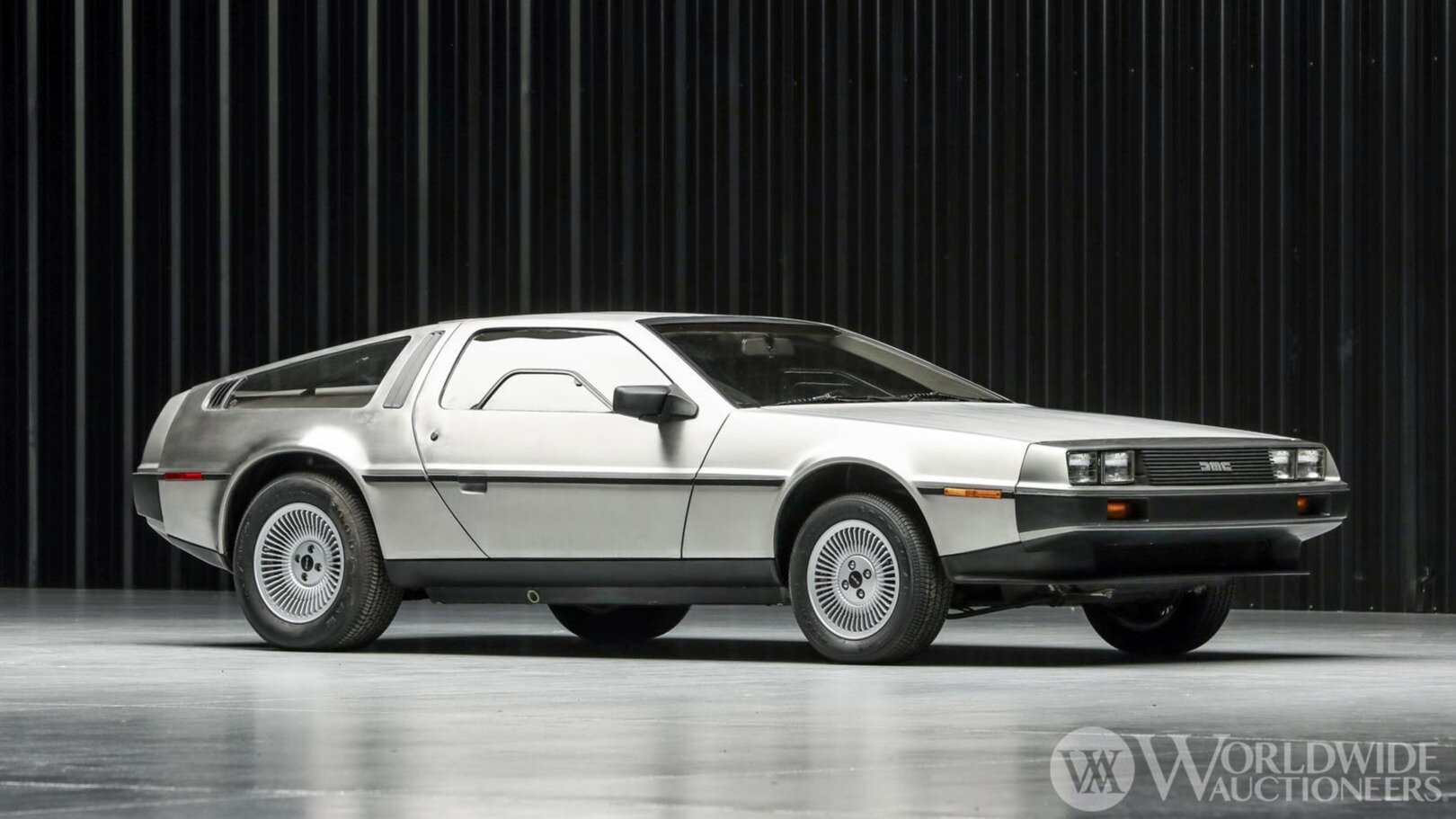 С молотка уйдёт DeLorean с мизерным пробегом, почти 40 лет принадлежавший одной семье