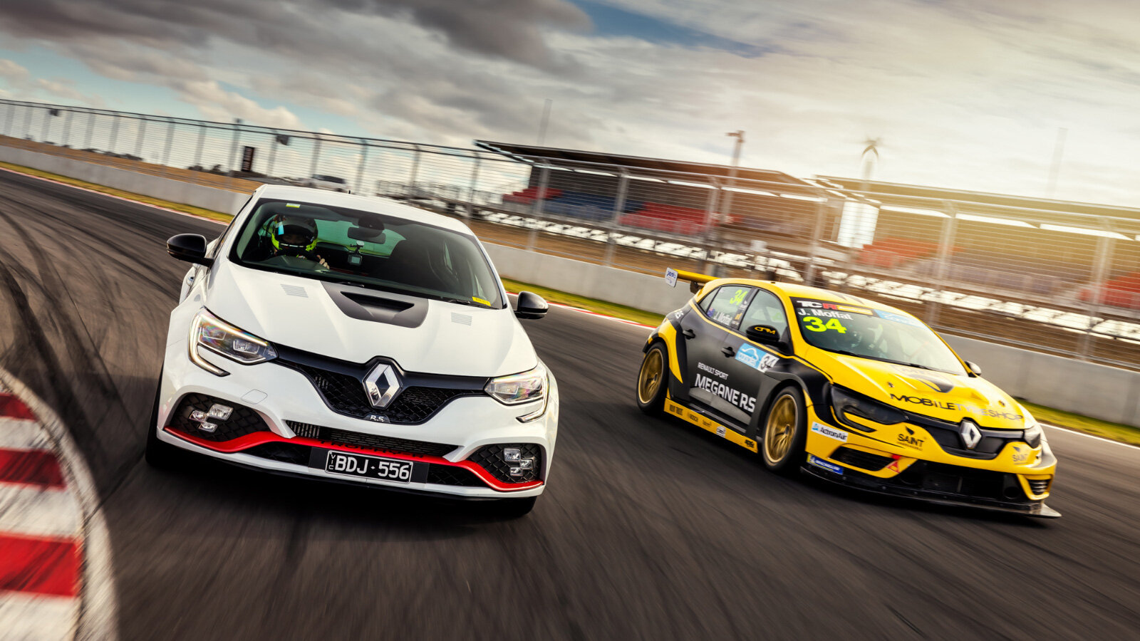 Прощание с культовым Renault RS: грустный (и огромный) фотопост